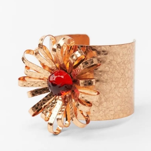 ✨ ZARA RESIN FLOWER BRACELET ✨ NWT - Picture 1 of 11